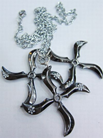 Naruto Fuhma Shuriken Necklace(black)