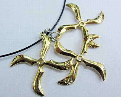 Naruto Fuhma Shuriken Necklace(gloden)
