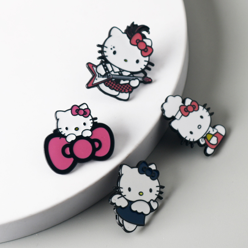 helloKitty anime pin