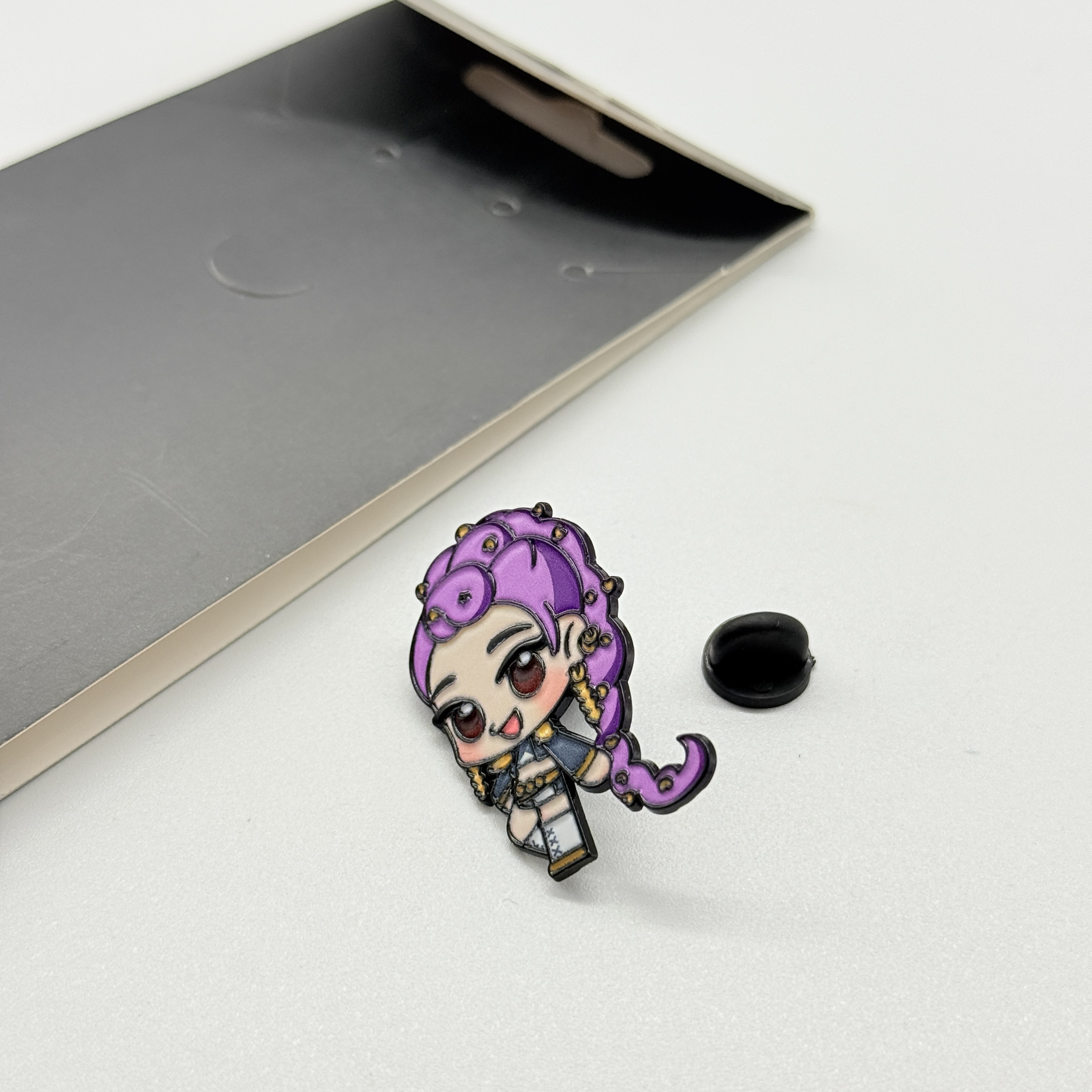 Kpop demon hunters anime pin