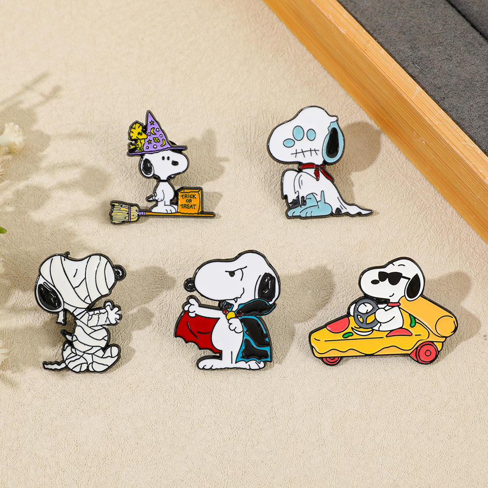 Snoopy anime pin